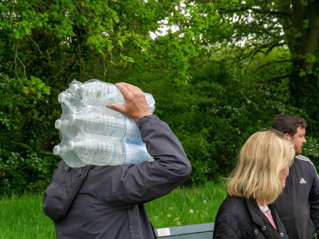 Southern Water customers have flocked to a bottled water station in Billingshurst after Horsham District was left with 'no water' following a ‘failure’ at one of the company’s supply works.