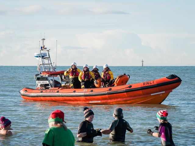 Littlehampton RNLI Lifeboat Station held its first December Dip on Saturday, December 10, 2022, to raise vital funds for the lifesaving work of its volunteer crew