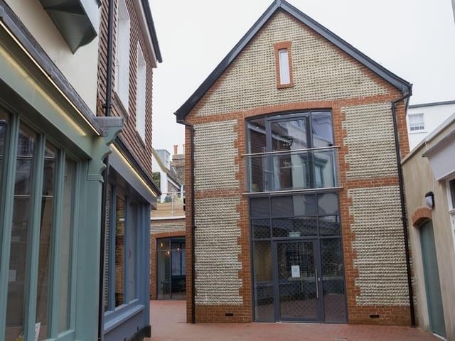 Located in the heart of the famous Brighton Lanes, The Flint House offers counter-level dining, small plates with beautiful wines by the glass, a glamorous first-floor cocktail bar and rooftop terrace.