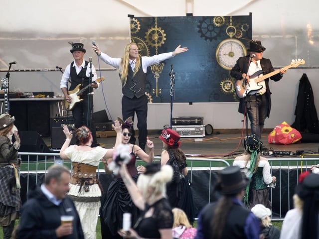 Steampunk Festival Eastbourne 24 (Photo by Jon Rigby)