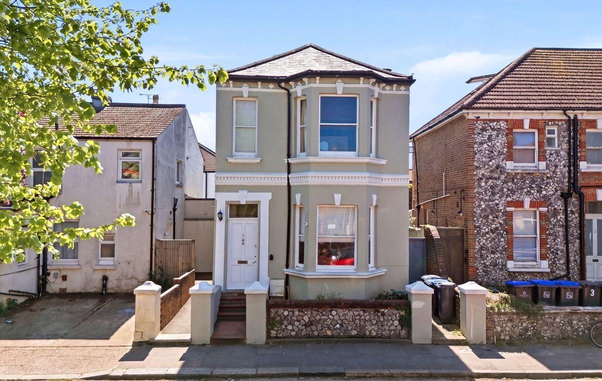 This property boasts classic period kerb appeal, with an attractive façade that reflects the home’s heritage