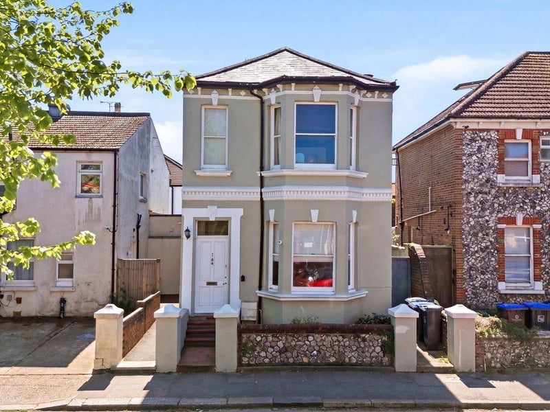 This property boasts classic period kerb appeal, with an attractive façade that reflects the home’s heritage