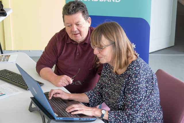 A woman who has battled deteriorating sight loss since being diagnosed with glaucoma 27 years ago has praised a series of free digital classes which have helped her regain her confidence in computing.