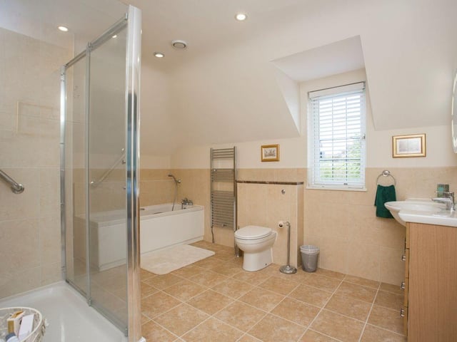 Royston Close, Friston