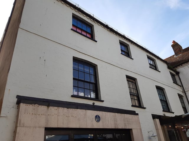 ASK Italian was once the Old Pink Dog Studios in Warwick Street. The restaurant received a Distinction in Building Award from Worthing Borough Council in 2005 for the refurbishment.