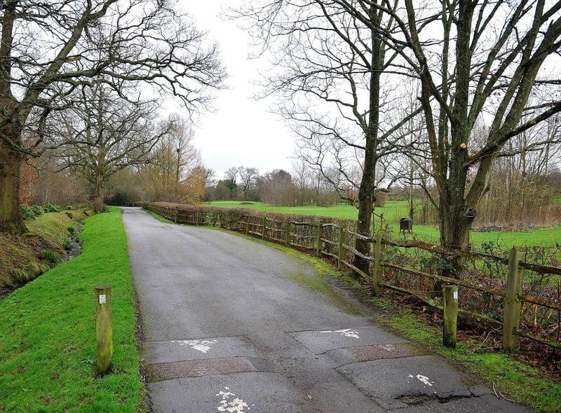 Households in Broadbridge Heath & Warnham have an average annual income after tax of £52,500