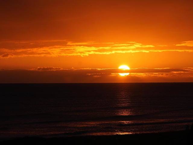 Photographer Eddie Mitchell took these pictures of the stunning sunset in Worthing at the weekend