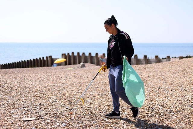 EASTBOURNE, ENGLAND - JUNE 25: Ons Jabeur of Tunisia participating in a beach clean on Eastbourne seafront during Day Two of the Rothesay International Eastbourne at Devonshire Park on June 25, 2023 in Eastbourne, England. (Photo by Charlie Crowhurst/Getty Images for LTA):Images from day two at the Rothesay tennis international at Devonshire Park, Eastbourne