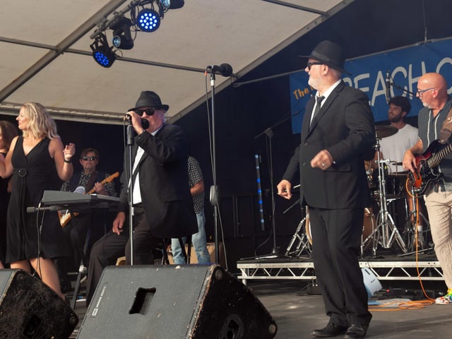 Hastings Old Town Carnival Week: Nearly on the Beach Concert. Pic by Frank Copper.