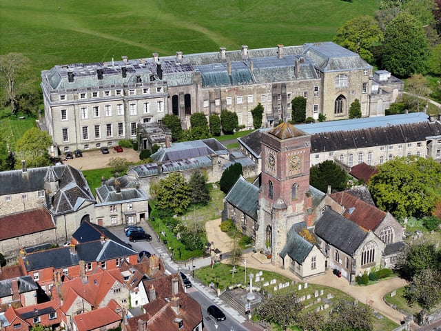 PETWORTH HOUSE / PETWORTH