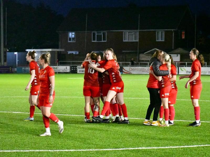 Worthing FC Women beat AFC Acorns and lift the London and SE premier division title