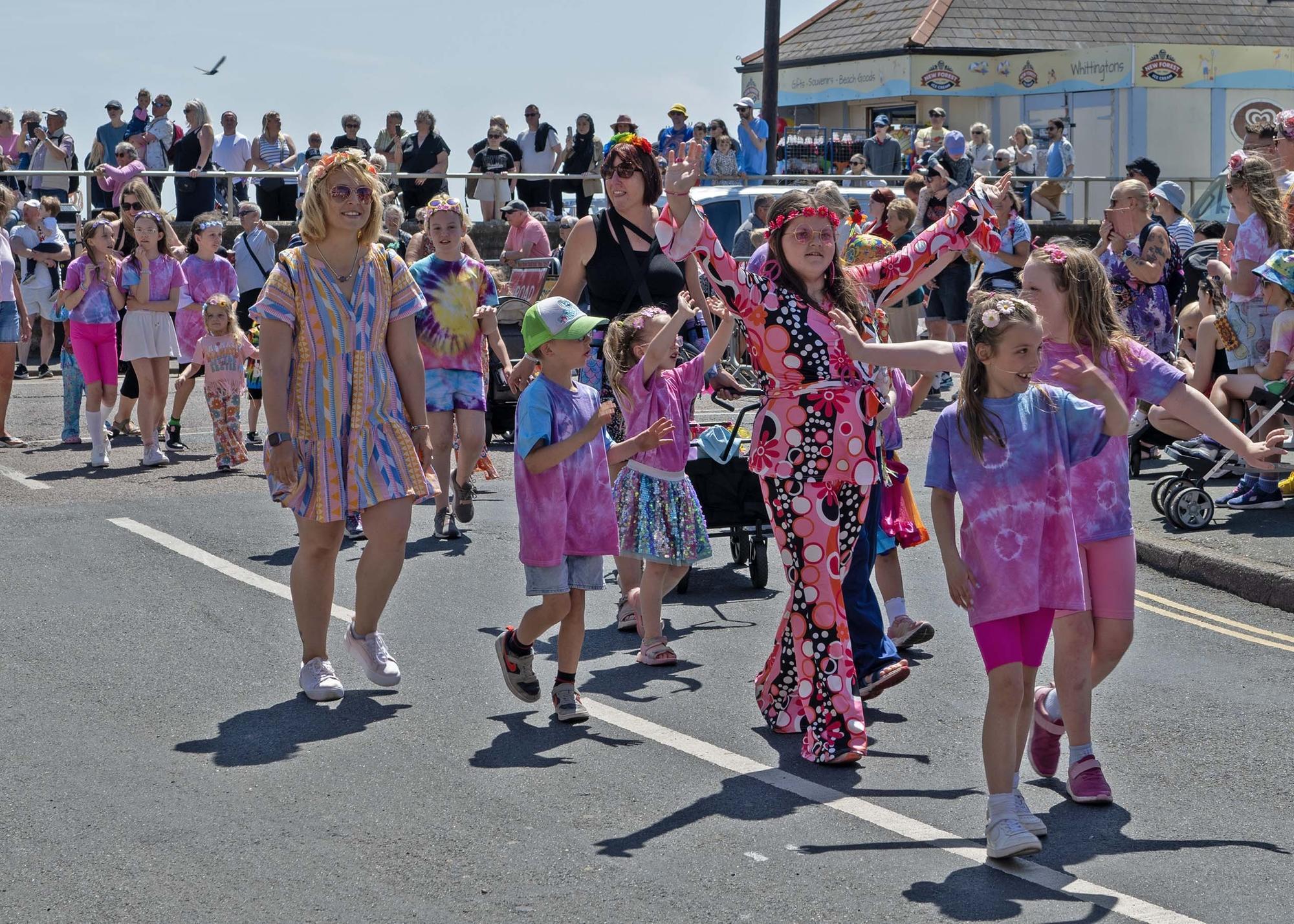 In pictures: Bognor Carnival sees the return of the Summer of Love - Vimarsana News