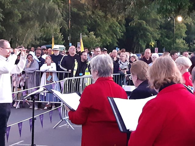 Phoenix Choir of Crawley performing at Tilgate Park