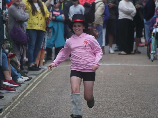 Hastings Old Town Carnival Week 2025: Seaboot Race. Photo by Roberts Photographic.