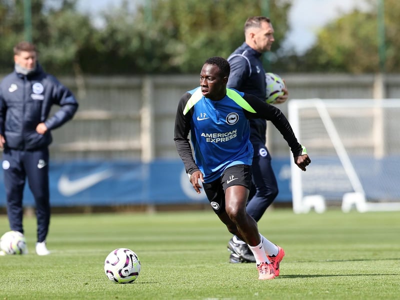 Yankuba Minteh looks sharp in training