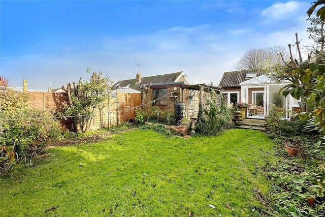 This spacious Littlehampton chalet bungalow with large garden is a short walk from Littlehampton's superb beaches