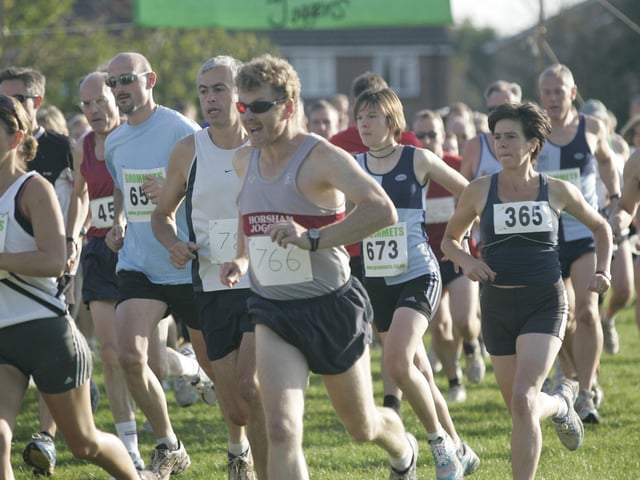 HOR 230907 Henfield joggers run -photo by steve cobb