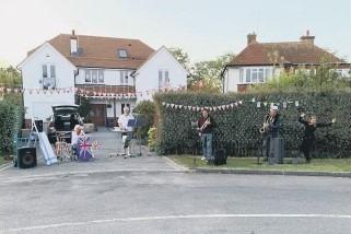 Yvonne Sutcliff’s VE Day concert on the Summerley Estate in Felpham