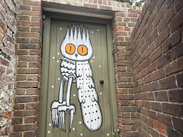 Another of street artist Dscreet's famous owls.