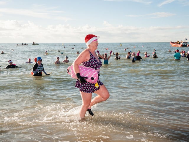 Littlehampton RNLI Lifeboat Station held its first December Dip on Saturday, December 10, 2022, to raise vital funds for the lifesaving work of its volunteer crew