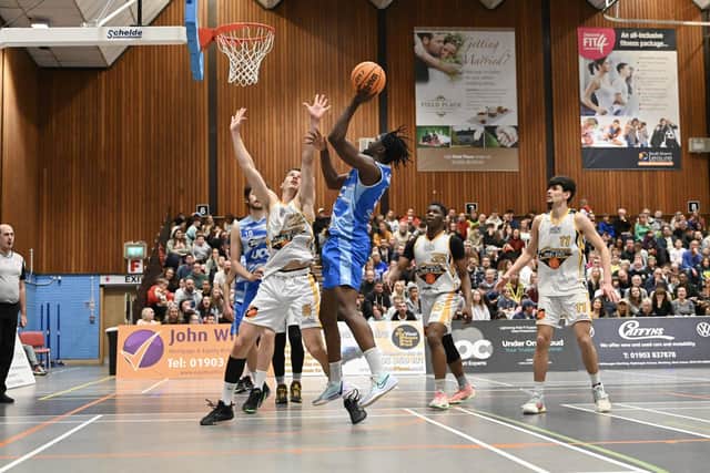 Worthing Thunder in recent action against Thames Valley Cavaliers | Picture: Gary Robinson