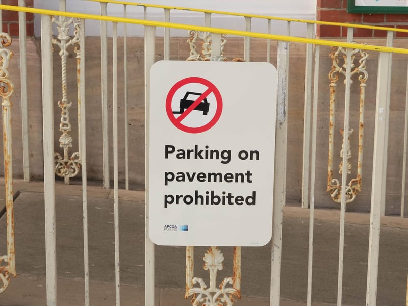 Motorists have been warned they will be fined up to £100 if they stop outside Worthing Railway Station.