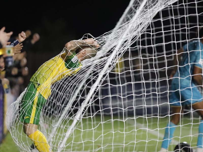 Horsham v Dover Athletic, National League South