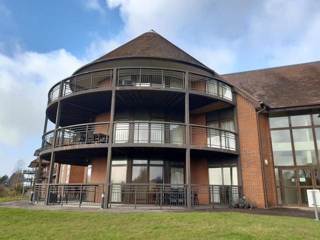 This hotel is perfect for leisure and business travellers, with its large spa and huge conferencing facilities