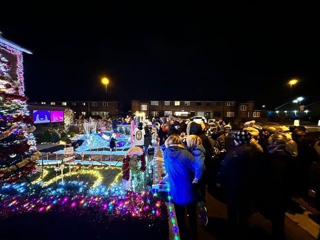 The Barber/James family filled their garden with lights to help bring a smile and Christmas cheer to the community. They used this opportunity to raise some very much needed and well-deserved funds for a charity very close to their hearts, Autism Support Crawley