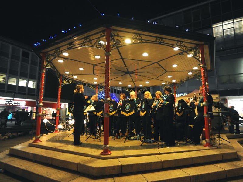 obby 26/11 Christmas Lights -millennium band