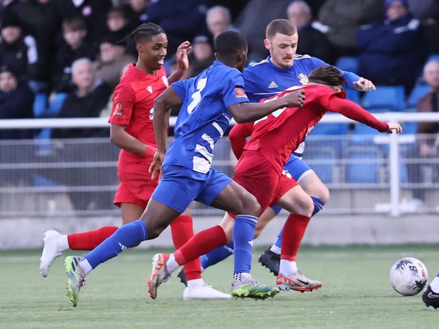 Aveley v Worthing action in National League South