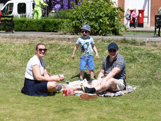 Jubilee picnic in Cathedral Green, Chichester. Picture from Liz Pearce