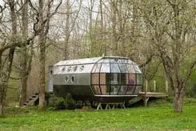 This unique, architecturally designed aluminium pod, nestled in a private woodland, provides a glamorous retreat. The Airship overlooks a dew pond on one end, and a meadow on the other. There are nearby woodland and countryside walks, bushcraft courses available on site and a BBQ area. The 'tiny home' hosts three guests, and has one bedroom, one bed and 1.5 bathrooms. Find out more and book your visit here: https://www.airbnb.co.uk/rooms/13126329