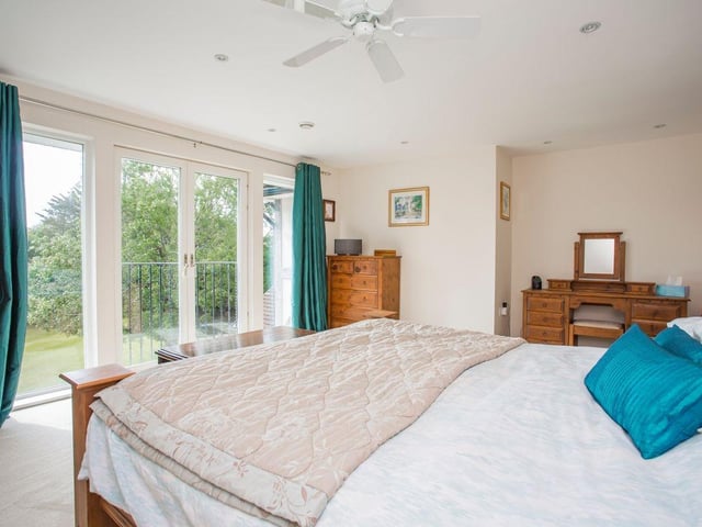 Royston Close, Friston