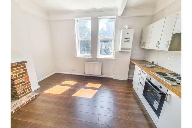 5 Ettrick Road, Chichester: The kitchen-living area