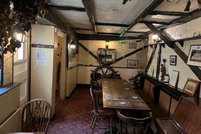 Horse and Groom interior