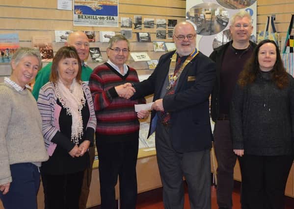 Board members Emily Leach, Lesley Wilde, John Crone and Emma Ticker flank Rotarians Paul Frostick, John Cooper and museum curater Julian
Porter. SUS-171212-131636001