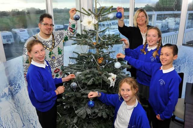 Grace Calloway, Chloe Butterworth, Keira Ahern, Mason Nally from St Mary's Clymping decorating the Christmas Tree at The Boathouse in the Marina, Littlehampton, with owner Julie Fear and Mayor Billy Blanchard-Cooper. Pic Steve Robards SR1729007 SUS-170112-183310001