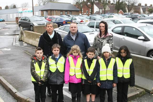 Celia Thomson-Hitchcock, Councillor Ian Buckland and mother Kim Hemingway with primary school children