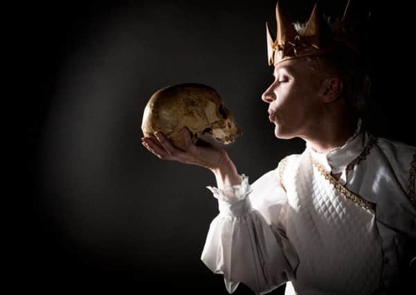 Hamlet from Theatre Nation SUS-180602-123324001