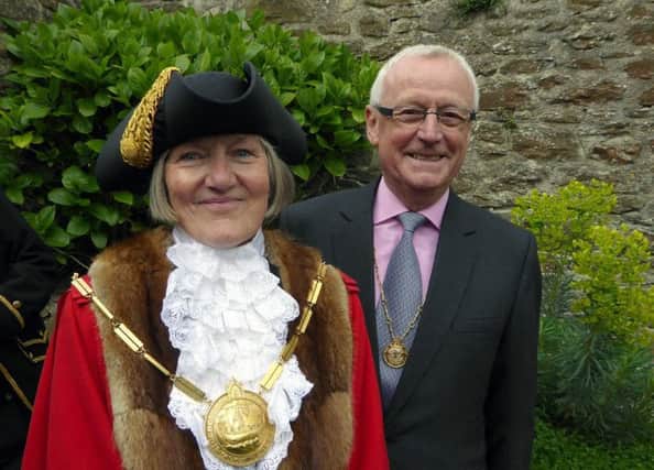 Mayor of Winchelsea 2017-18, Cynthia Feast, and consort Richard Feast. Photo by David Page. SUS-180326-095710001