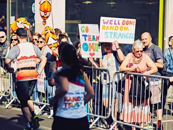 Cheer on marathon runners with creative signs
