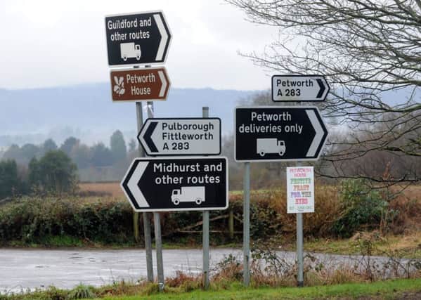 The confusing signs just outside Petworth

Picture by Louise Adams C140184-3 Mid BTH Lorries ENGSUS00120141002170441