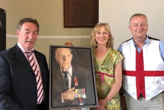 Charlie Smithers alongside the portrait of Harry Patch, with artist Karin Moorhouse and event organiser Andy Batty z0EFRQb833zjiMLXzPIY
