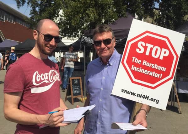 Campaigner Norman Clarke of Ni4H with a North Horsham resident
signing the petition to stop an incinerator from being built in Horsham SUS-180423-140025001