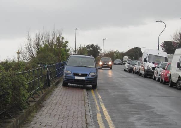Pavement parking should be banned, according to a group of councillors