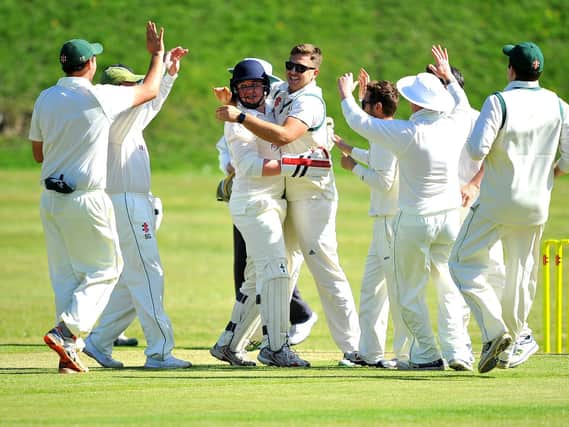 Heath celebrate the wicket of Ryan Maskell. Picture by Steve Robards