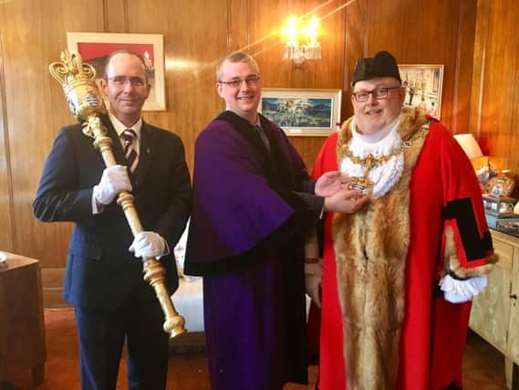Councillor Alex Harman handing over the mayoralty to councillor Paul Baker at the Worthing Borough Council annual meeting
