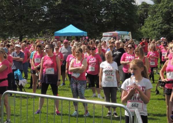 Cancer Research UK Race for Life in Horsham Park 2017 SUS-170406-124046001