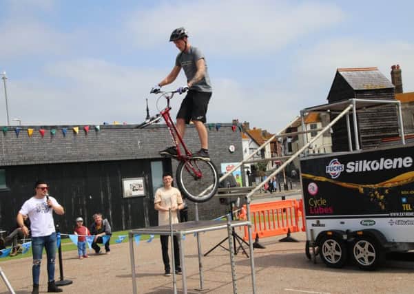 1066 Cycling Festival in Hastings. Photo by Roberts Photographic SUS-181106-074914001